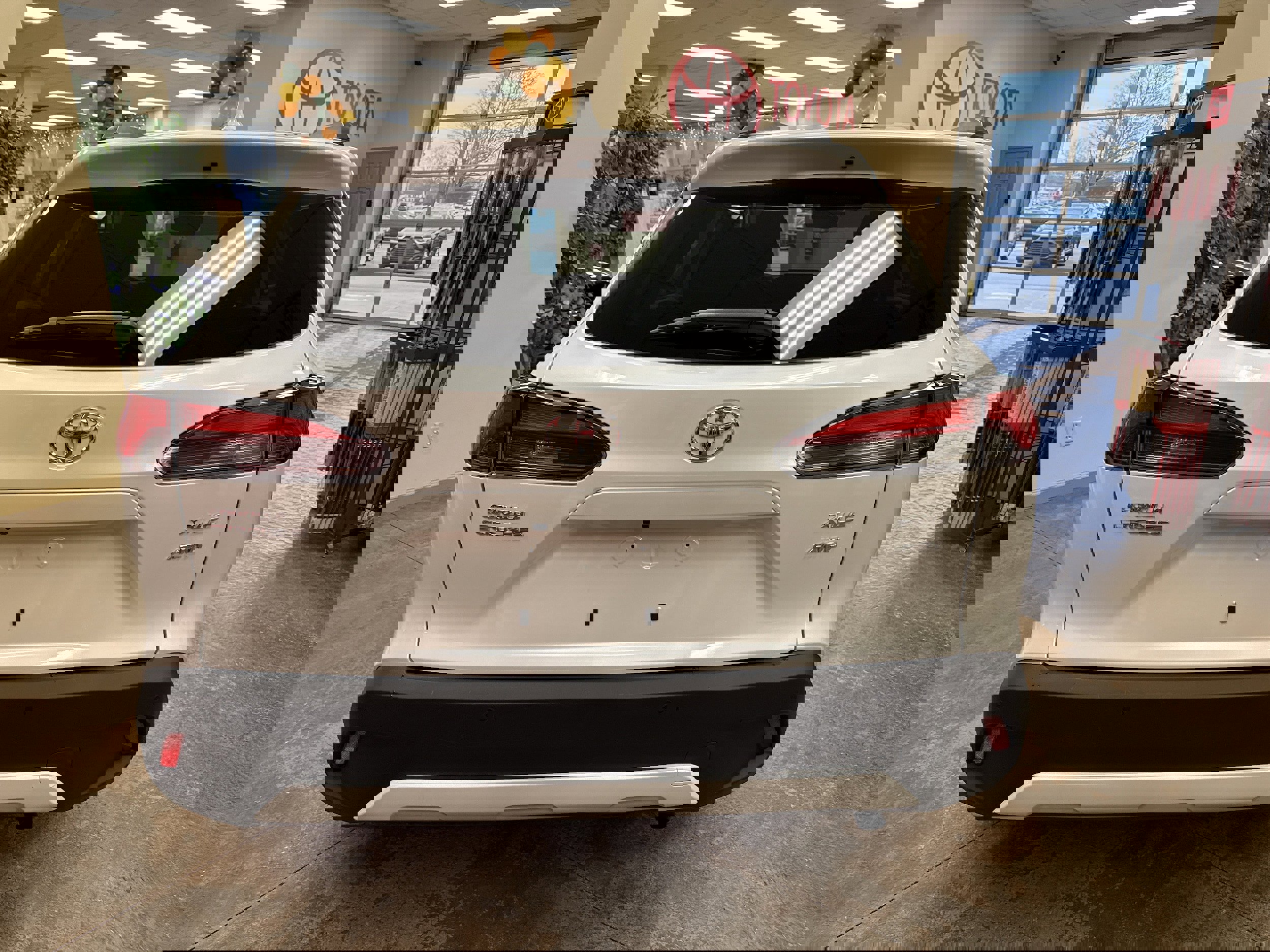 Used 2024 Toyota Corolla Cross XLE w/ Convenience Package image 12