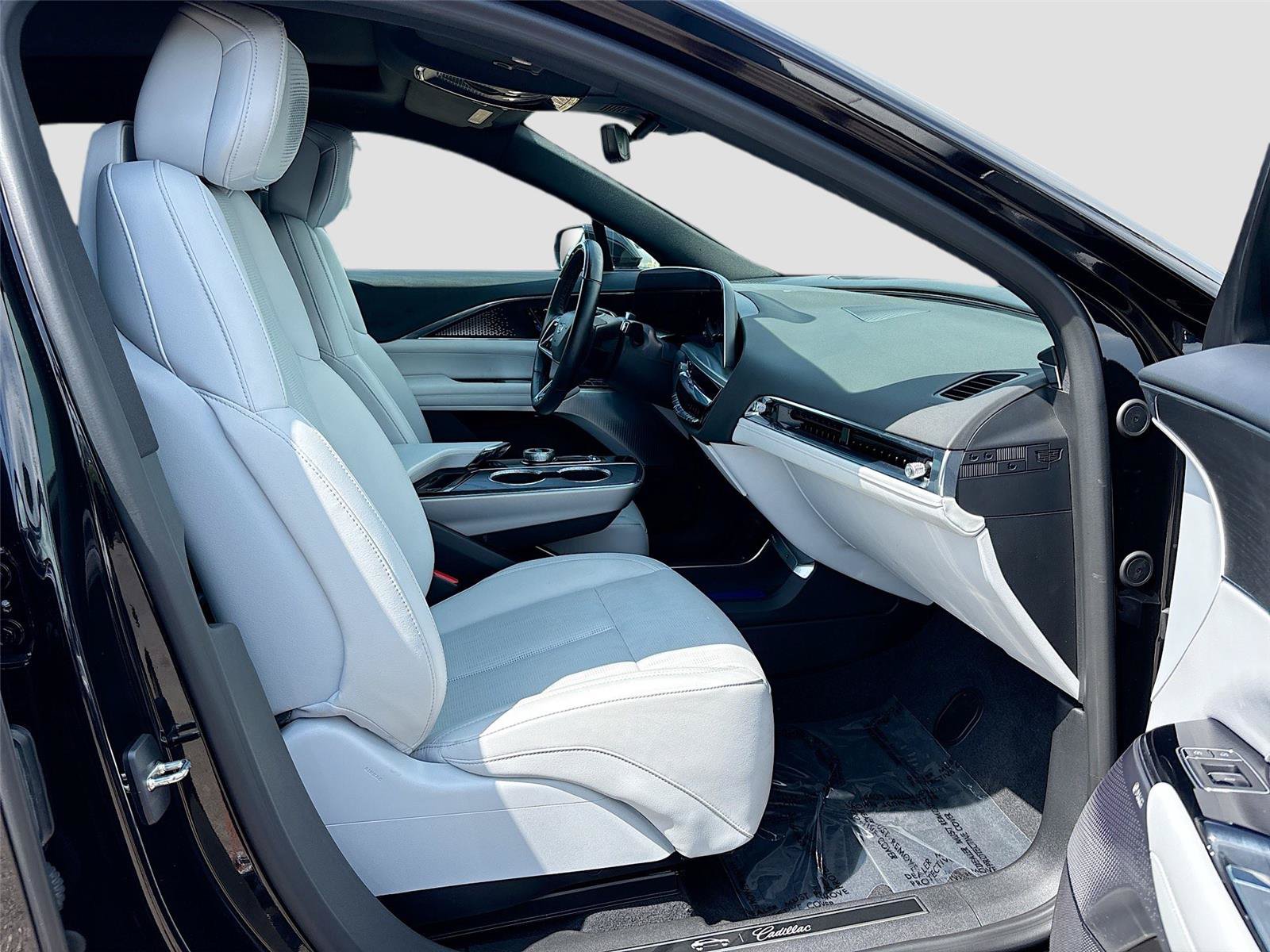 Used 2023 Cadillac Lyriq 2WD image 29