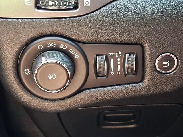 Used 2019 Jeep Cherokee Limited AWD/4WD image 26