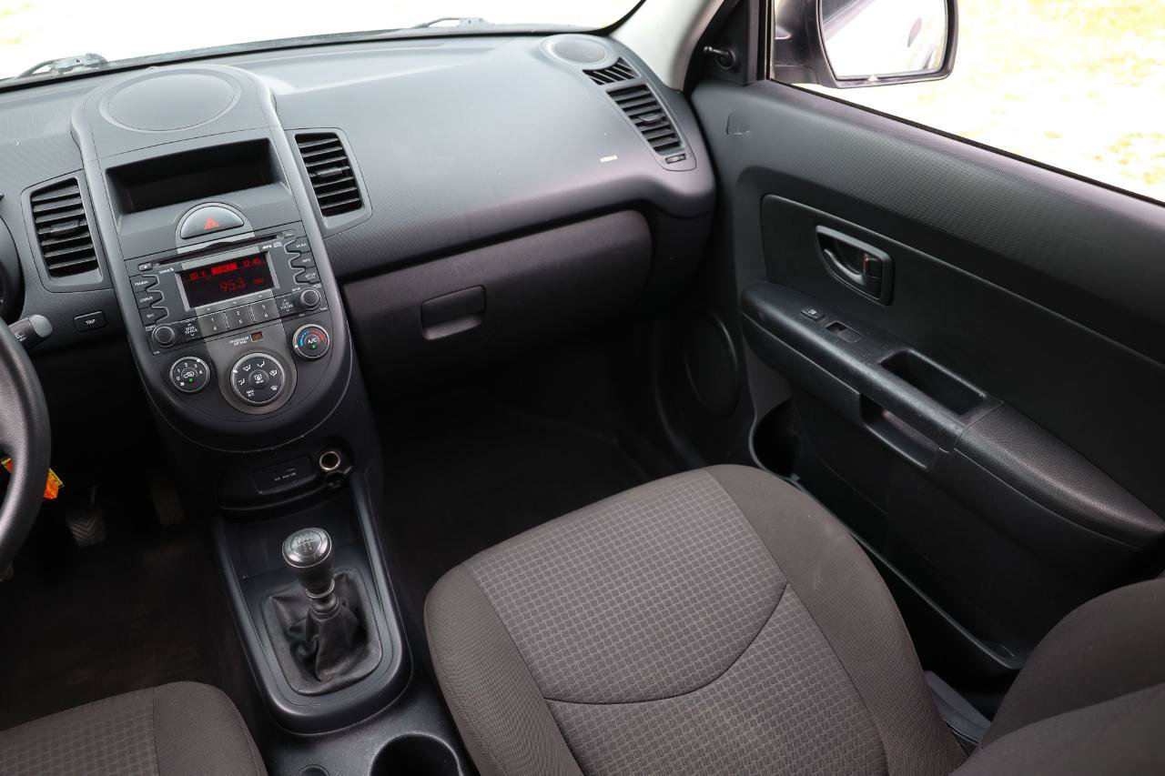 Used 2010 Kia Soul FWD image 22