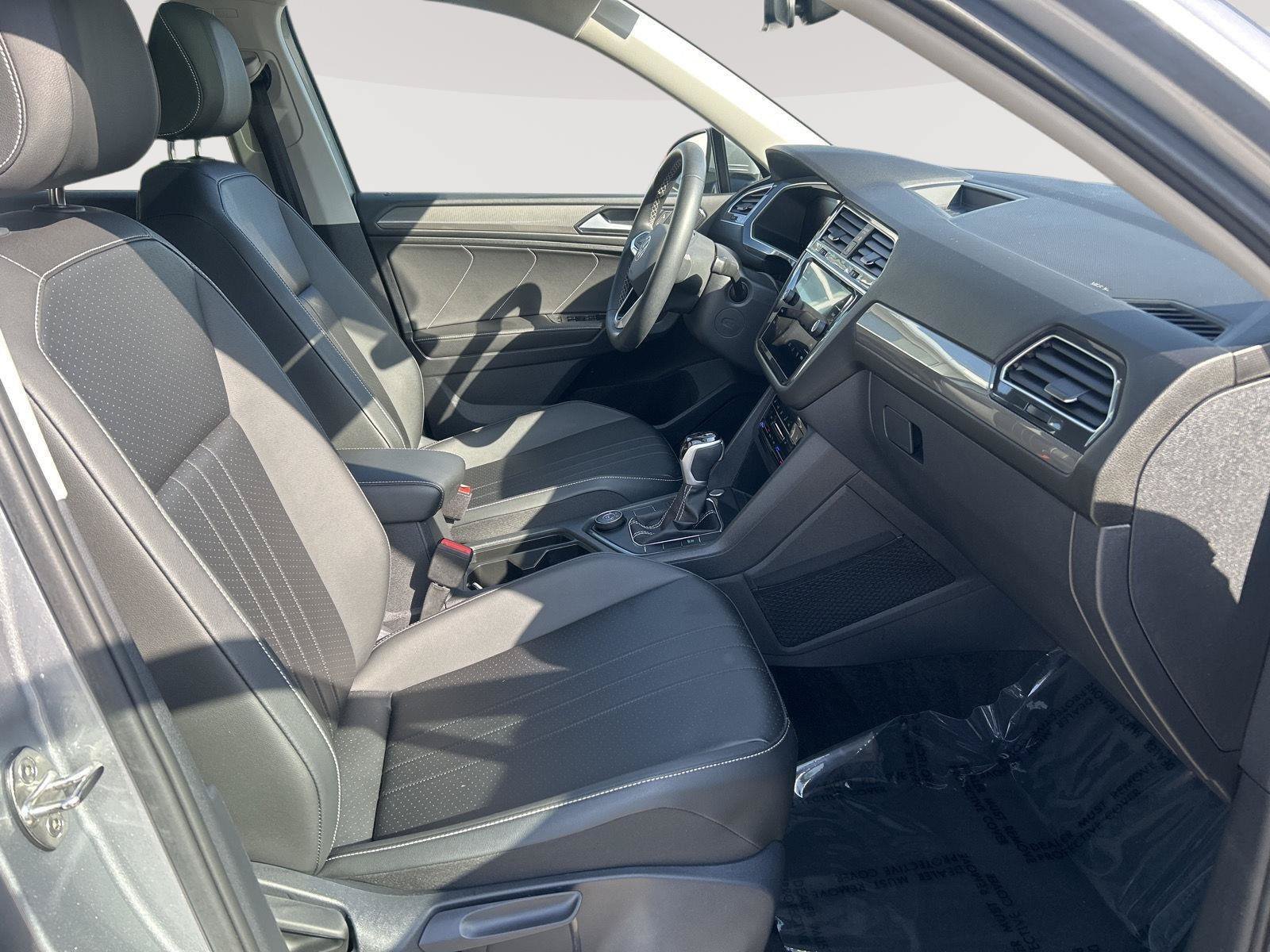 Certified 2024 Volkswagen Tiguan SE AWD/4WD image 14