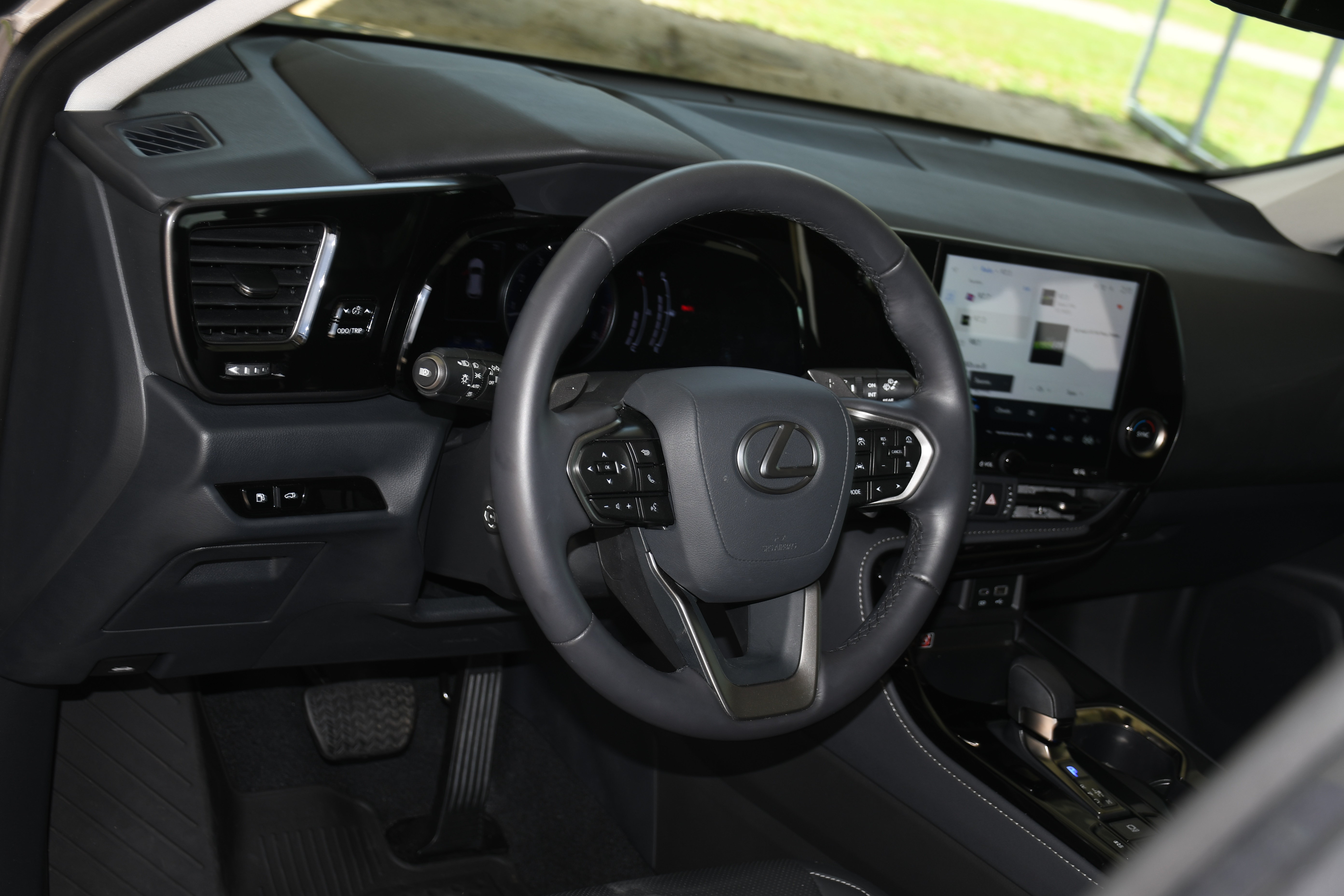 Used 2025 Lexus NX 250 FWD w/ Premium Package image 9
