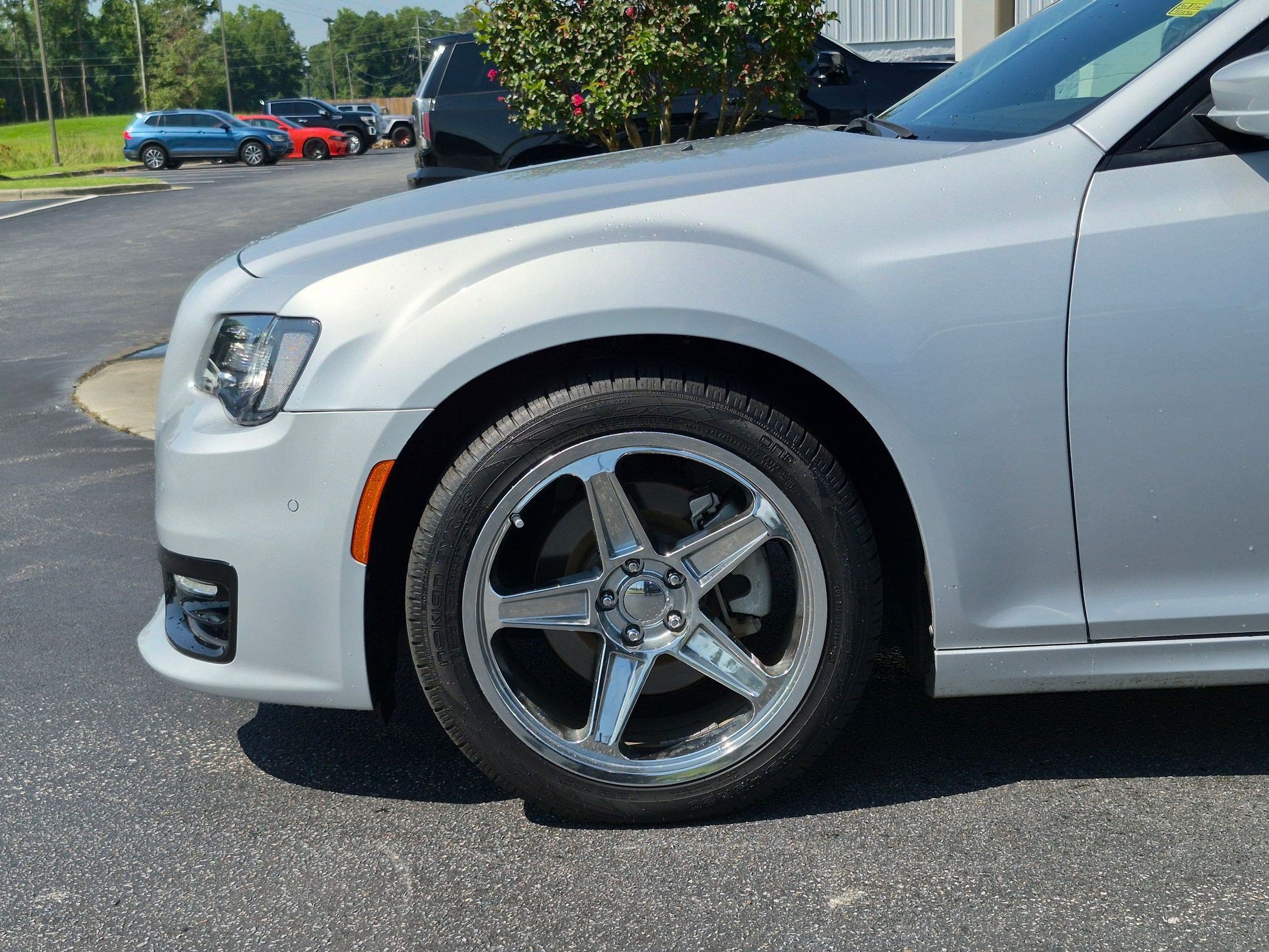 Used 2023 Chrysler 300 S w/ Comfort Group RWD image 9