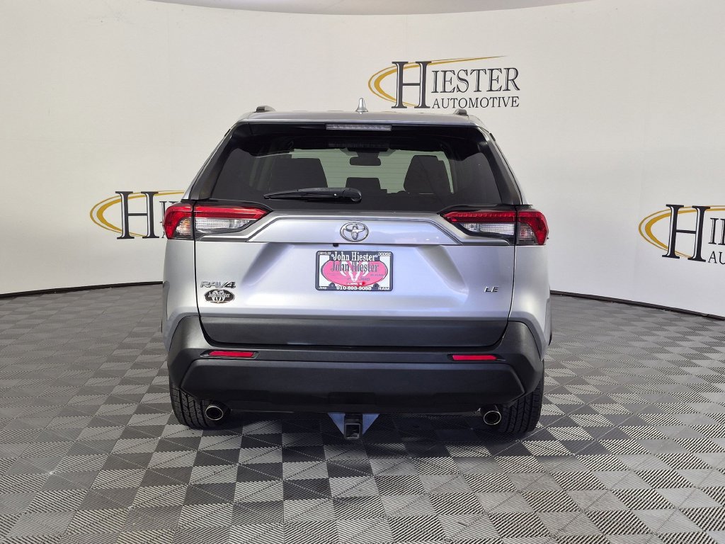 Used 2021 Toyota RAV4 LE FWD image 6