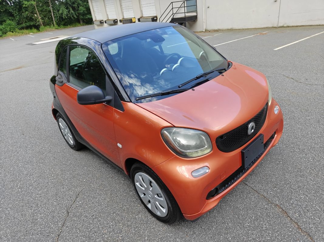 Used 2016 smart fortwo pure RWD image 21