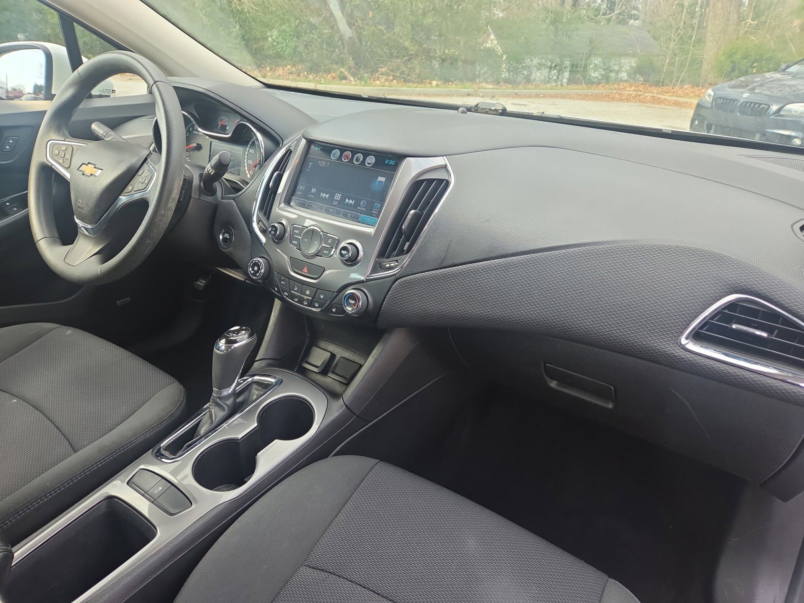 Used 2017 Chevrolet Cruze LT w/ Sun And Sound Package FWD image 16