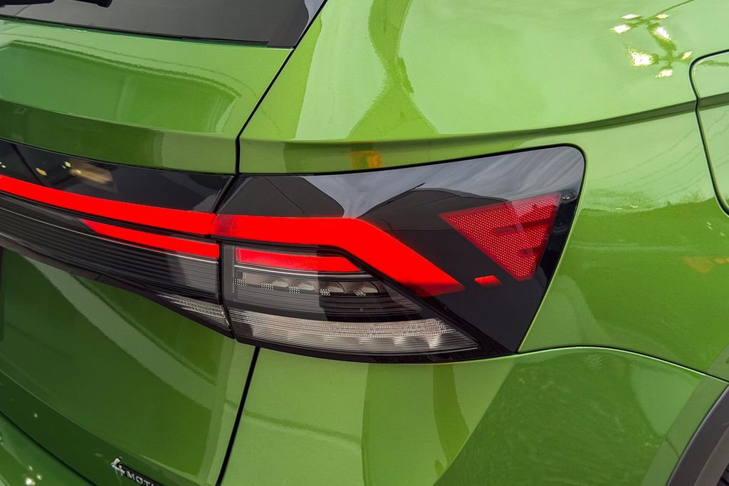 New 2026 Volkswagen Taos SE image 7