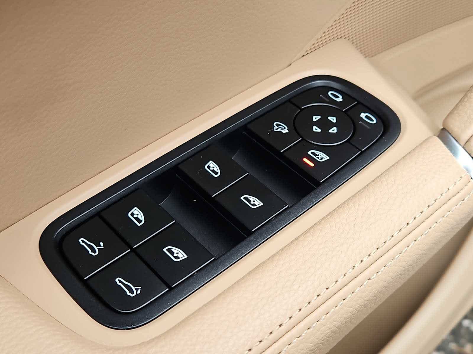 Certified 2023 Porsche Cayenne Platinum Edition AWD/4WD image 12