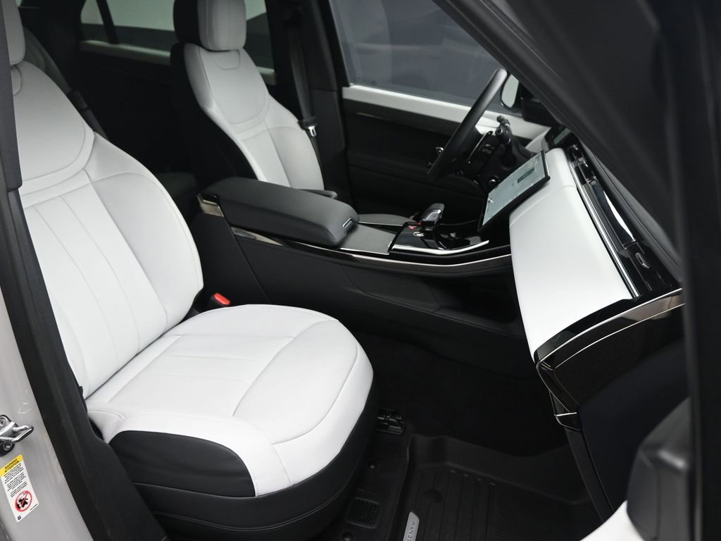 Used 2025 Land Rover Range Rover Sport Dynamic SE image 10