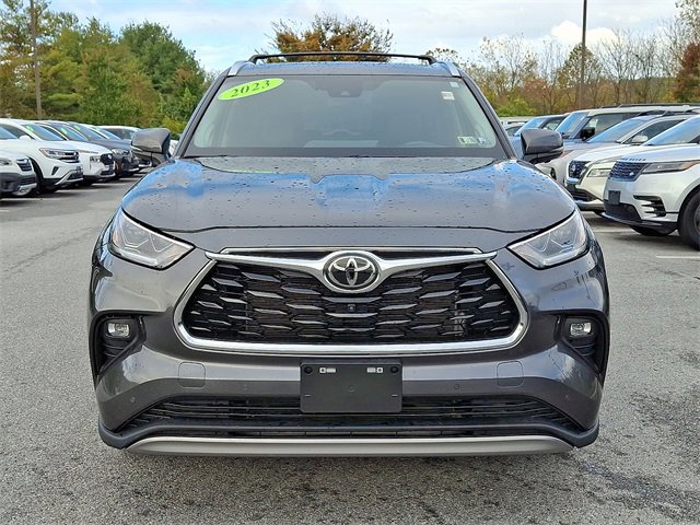 Used 2023 Toyota Highlander Platinum image 2