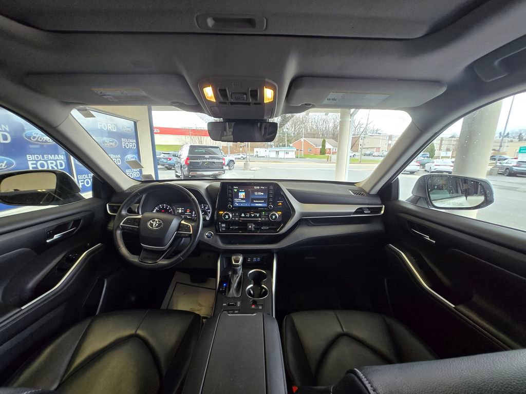 Used 2022 Toyota Highlander XLE image 28