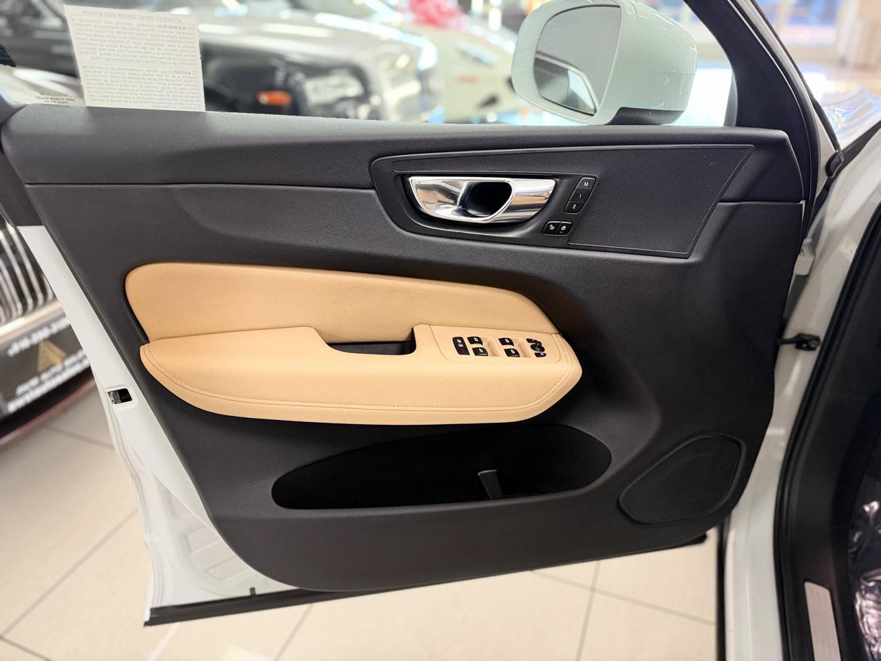 Used 2020 Volvo XC60 T5 Momentum AWD/4WD image 9
