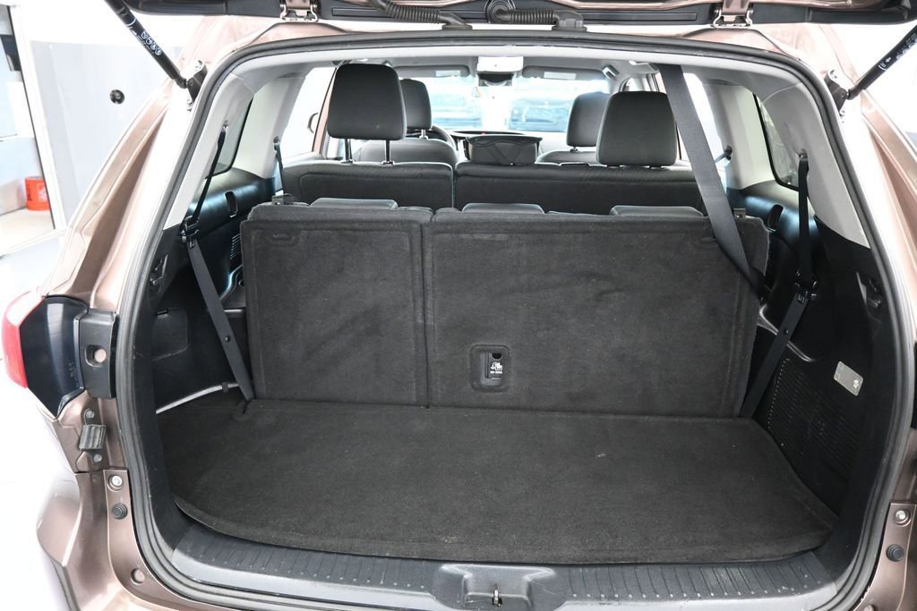 Used 2019 Toyota Highlander LE FWD image 38