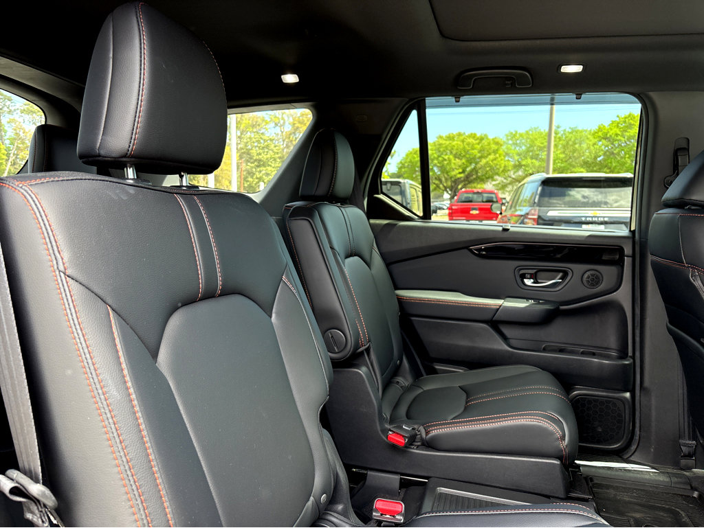 Used 2025 Honda Pilot TrailSport image 15