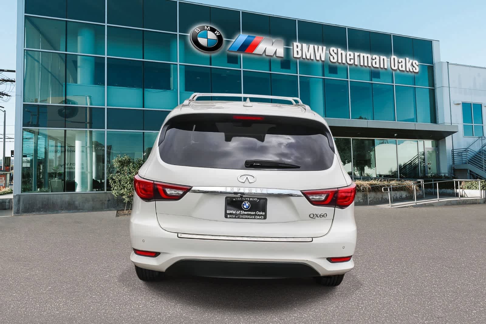 Used 2020 INFINITI QX60 Luxe w/ Essential Package FWD image 5