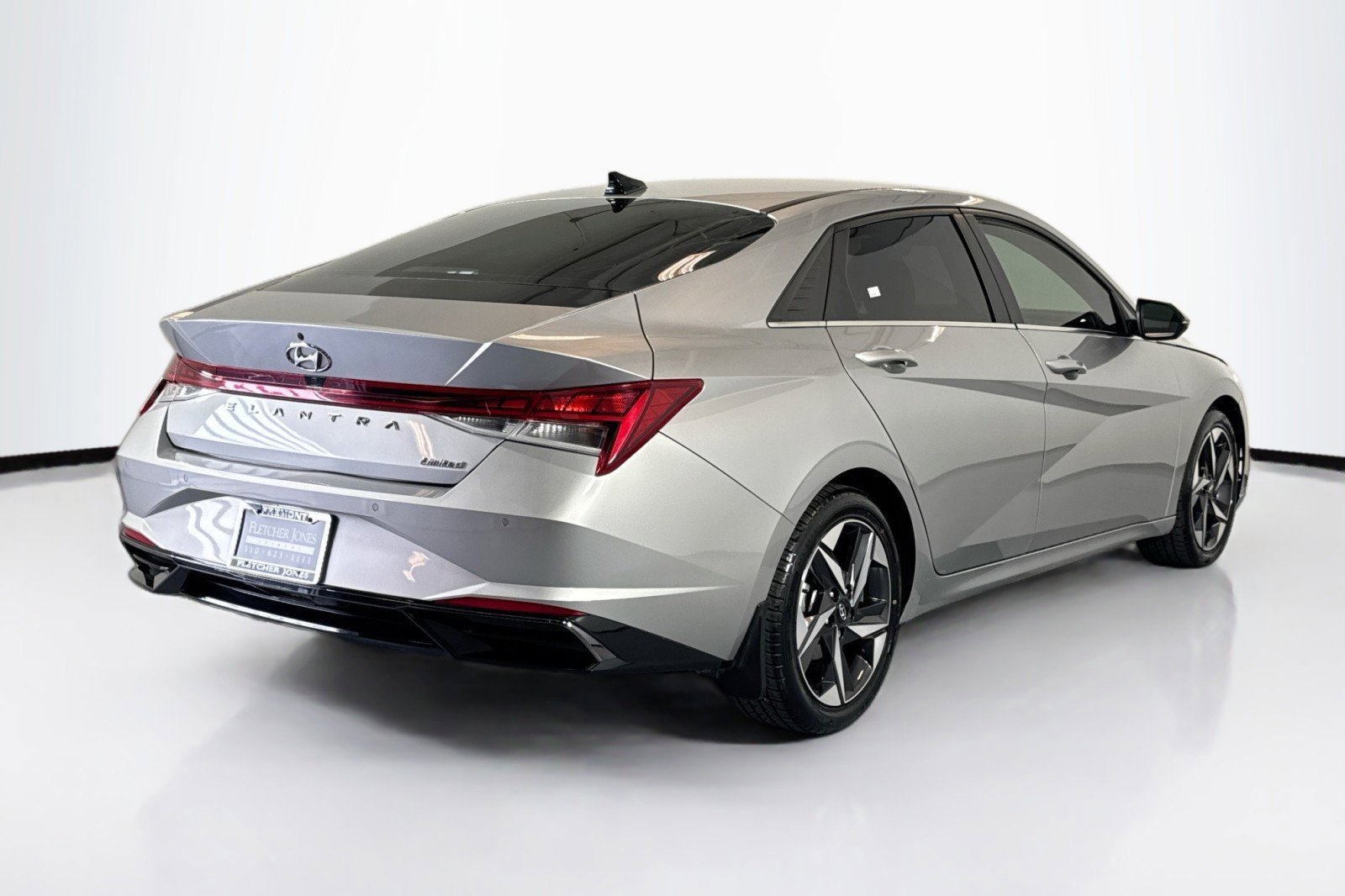 Used 2021 Hyundai Elantra Limited image 5