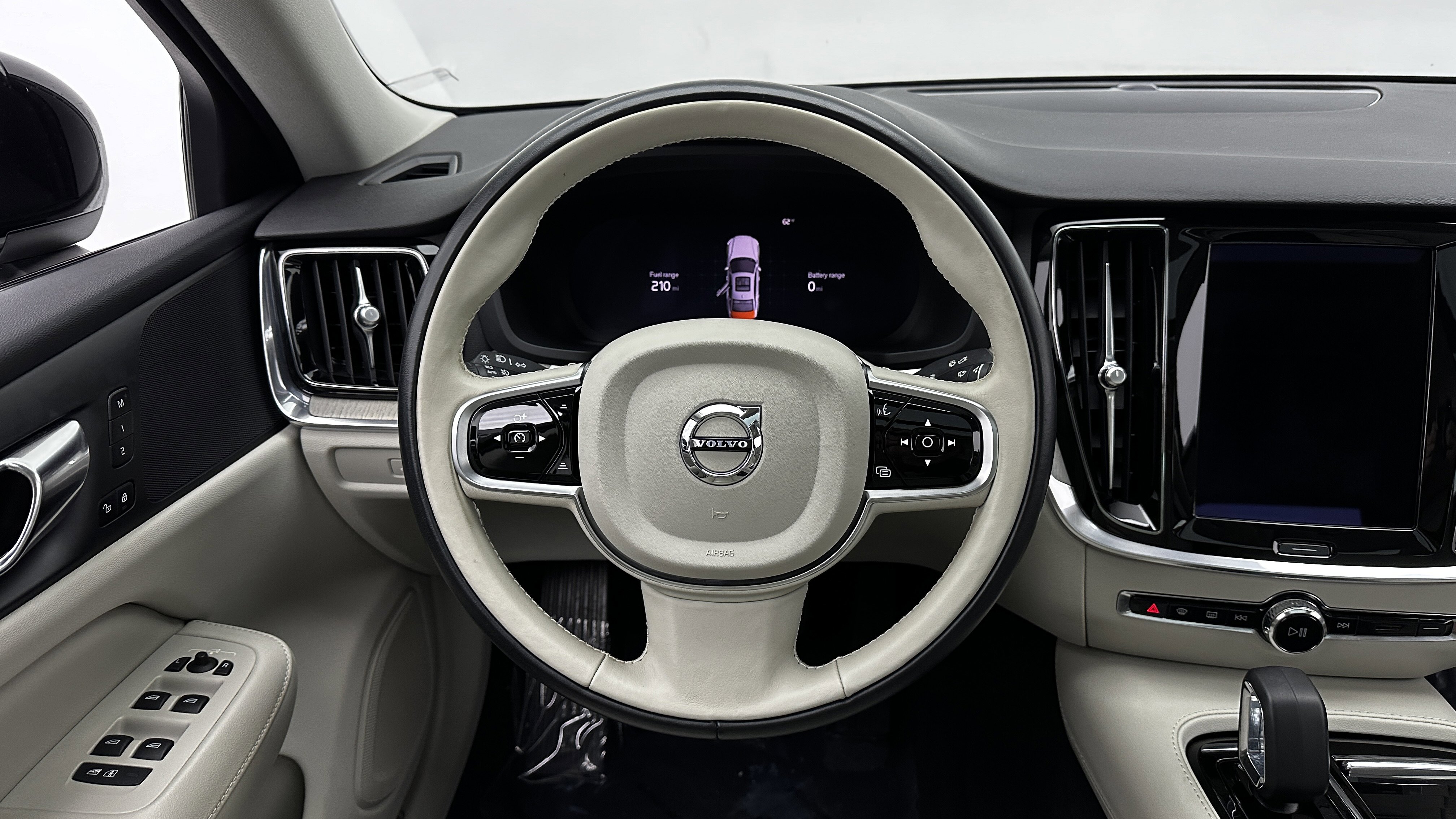 Used 2023 Volvo S60 T8 Plus image 27