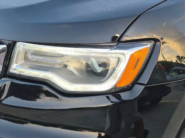 Used 2020 Jeep Grand Cherokee Overland AWD/4WD image 10