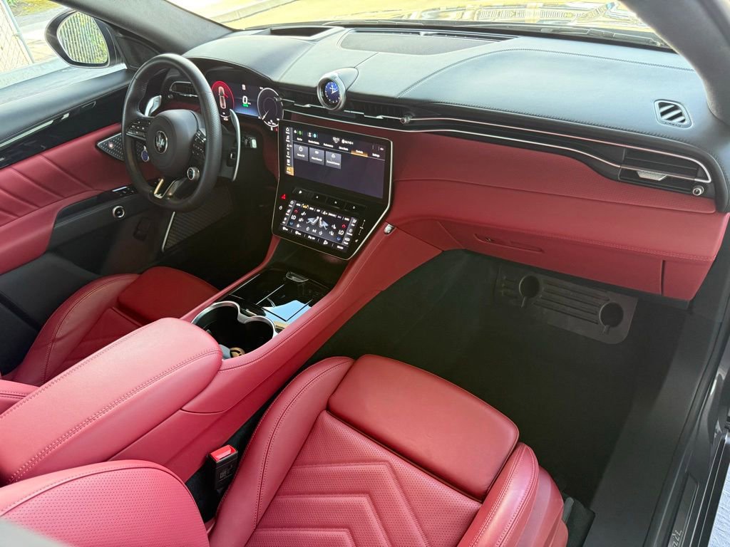 Used 2025 Maserati Grecale Folgore image 12