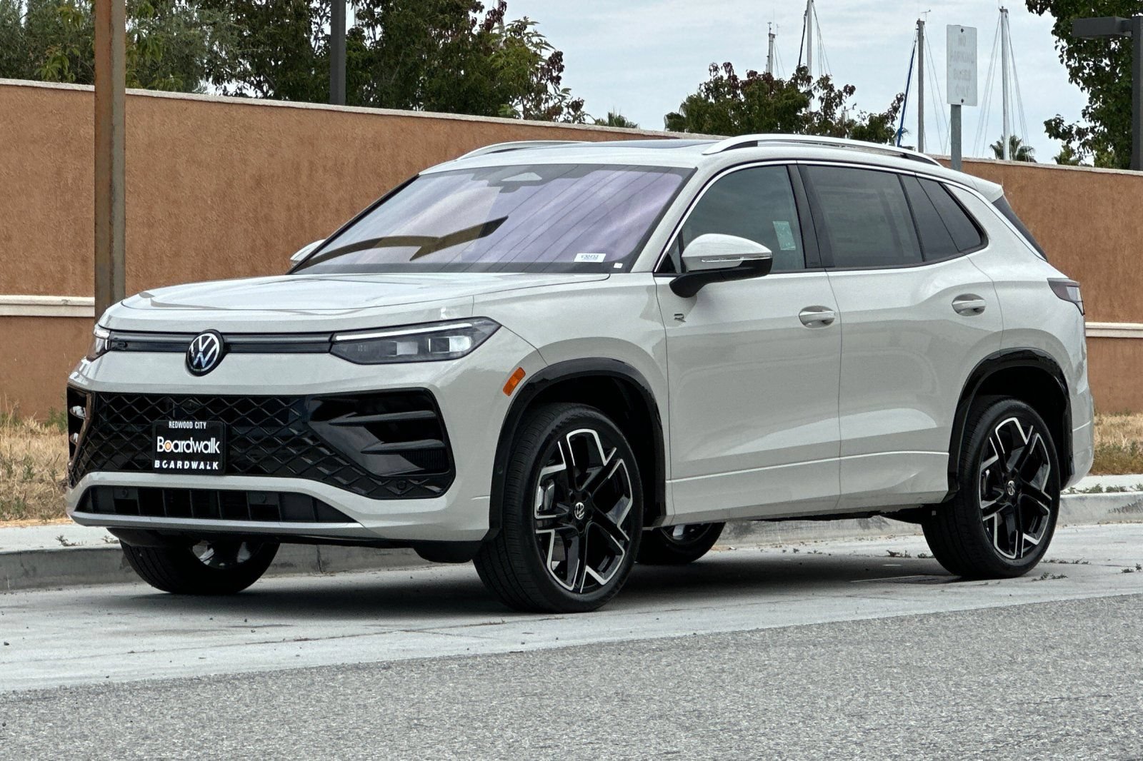 New 2026 Volkswagen Tiguan SEL R-Line AWD/4WD image 8