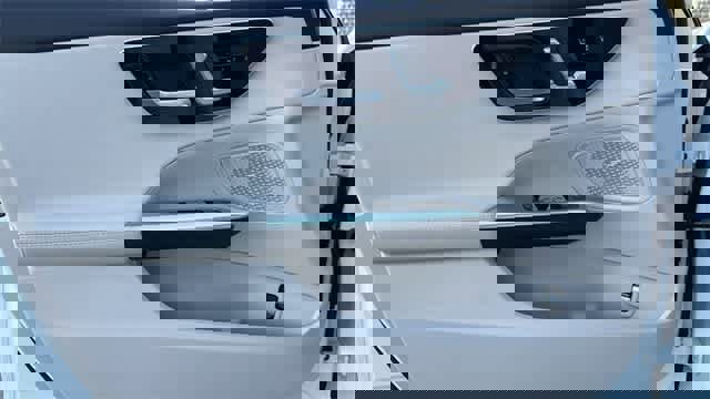 Certified 2025 Mercedes-Benz C 300 4MATIC Sedan image 9