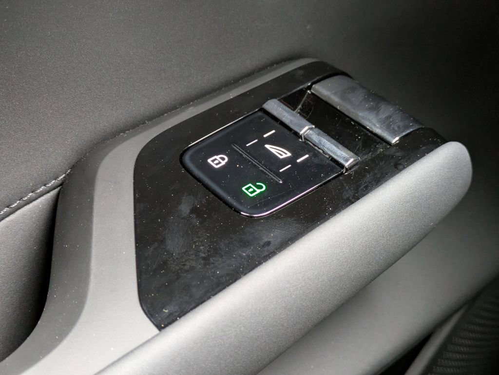 Certified 2025 Volvo EX90 Ultra w/ Protection Package Premier image 36