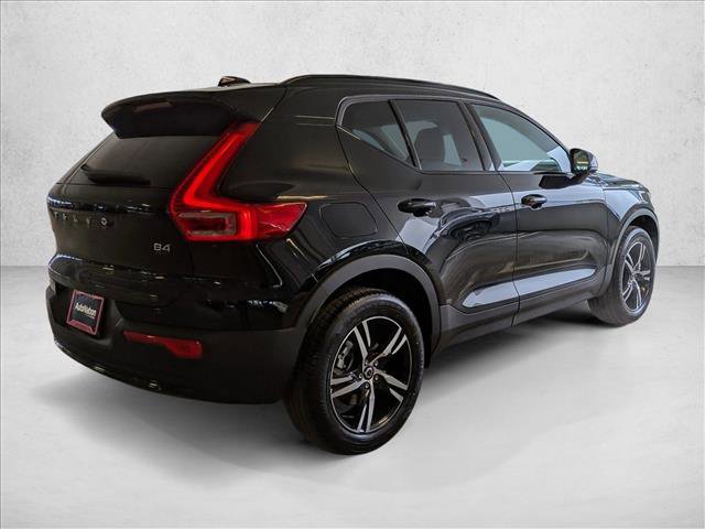 New 2026 Volvo XC40 B4 Core w/ Climate Package image 2
