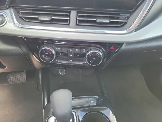 Used 2025 Chevrolet Trax LT FWD image 22
