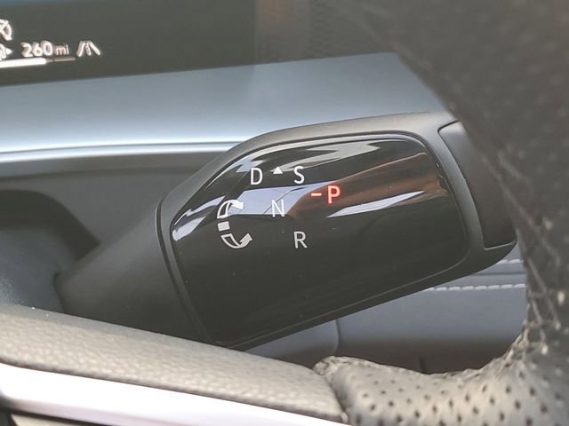 Certified 2025 Volkswagen Tiguan SE R-Line image 30