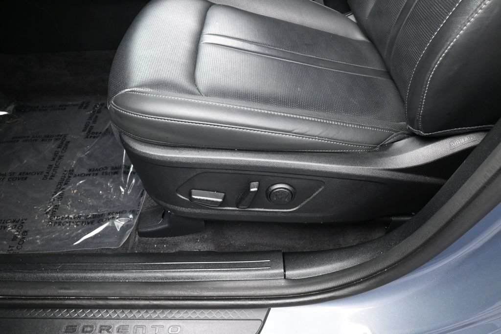 Used 2025 Kia Sorento S w/ Panoramic Sunroof Package FWD image 17
