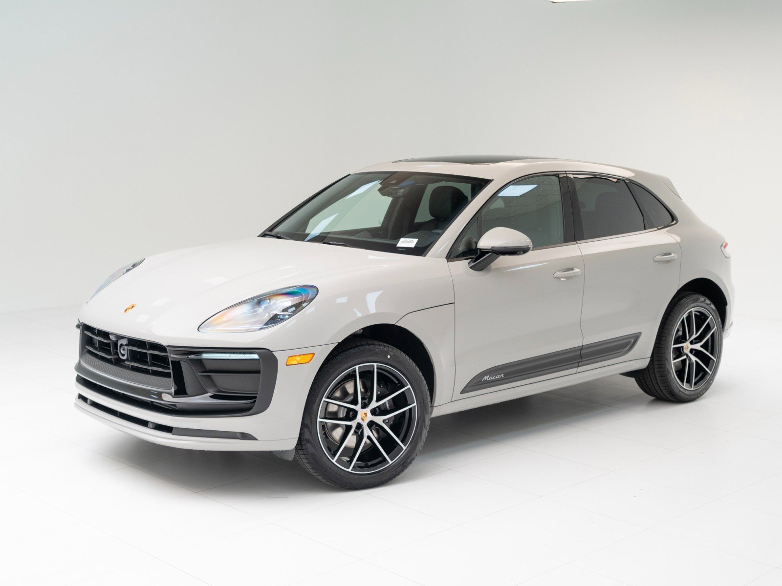 New 2026 Porsche Macan image 1