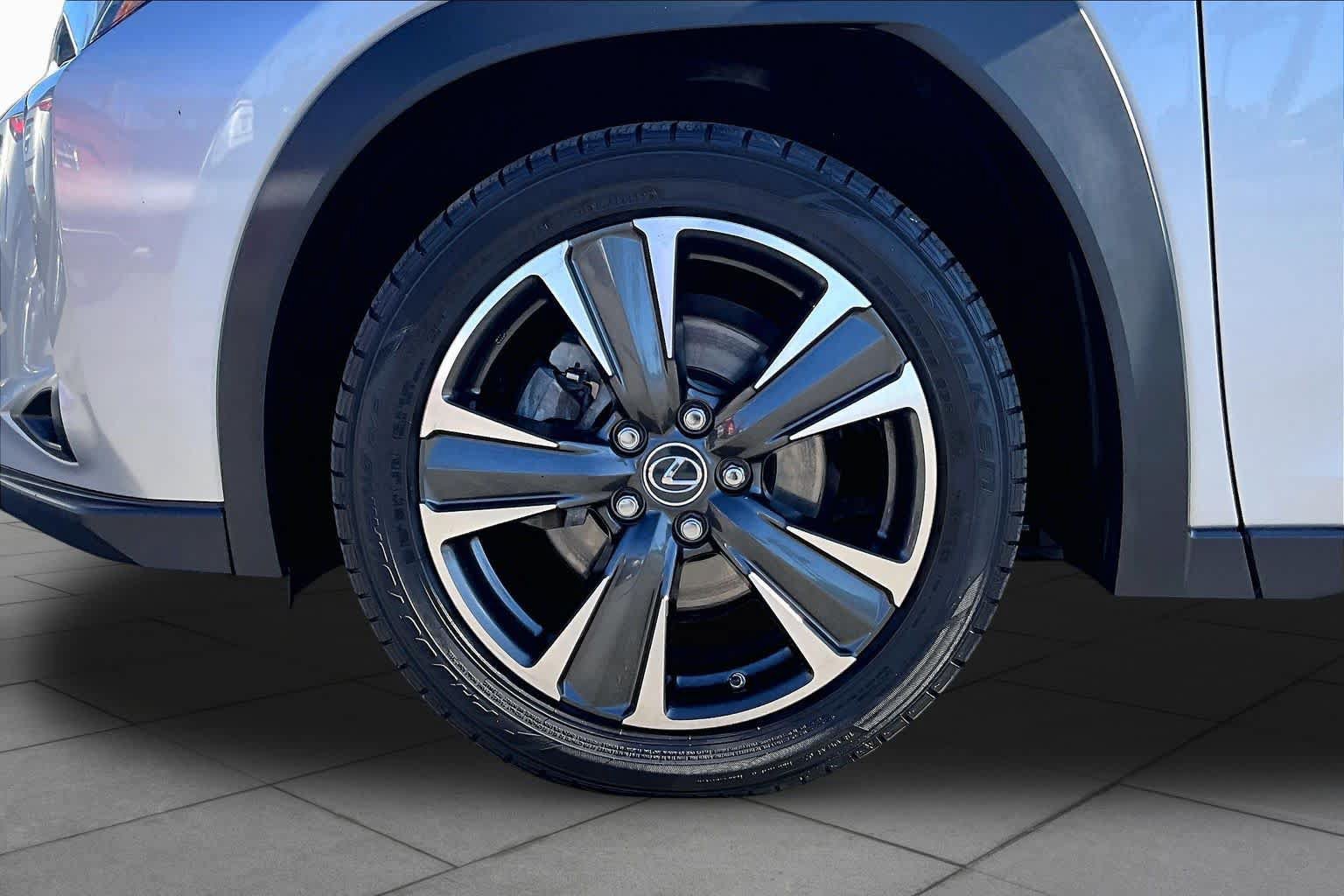 Used 2019 Lexus UX 200 w/ Premium Package FWD image 9