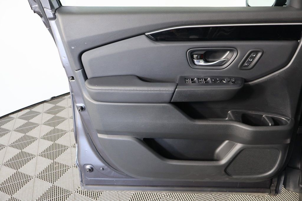Used 2025 Honda Pilot EX-L image 10