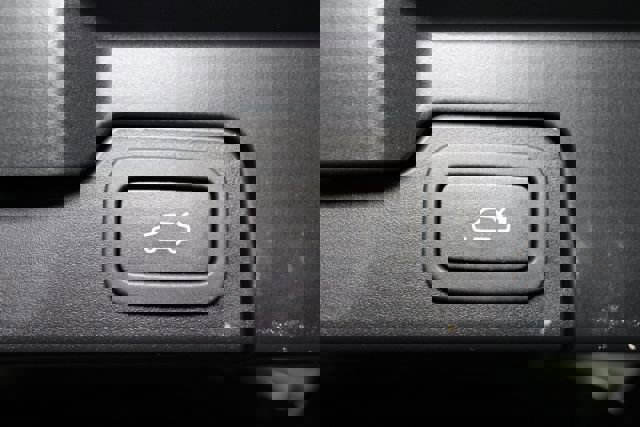 Used 2018 Land Rover Range Rover Evoque SE Premium image 22