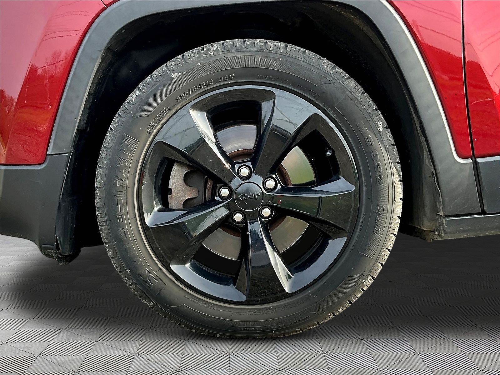 Used 2016 Jeep Cherokee Sport FWD image 30