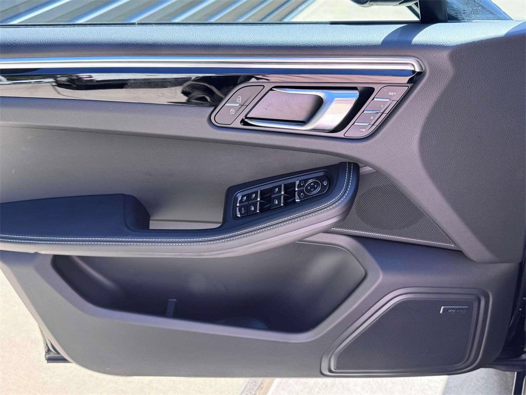 New 2025 Porsche Macan AWD/4WD image 19