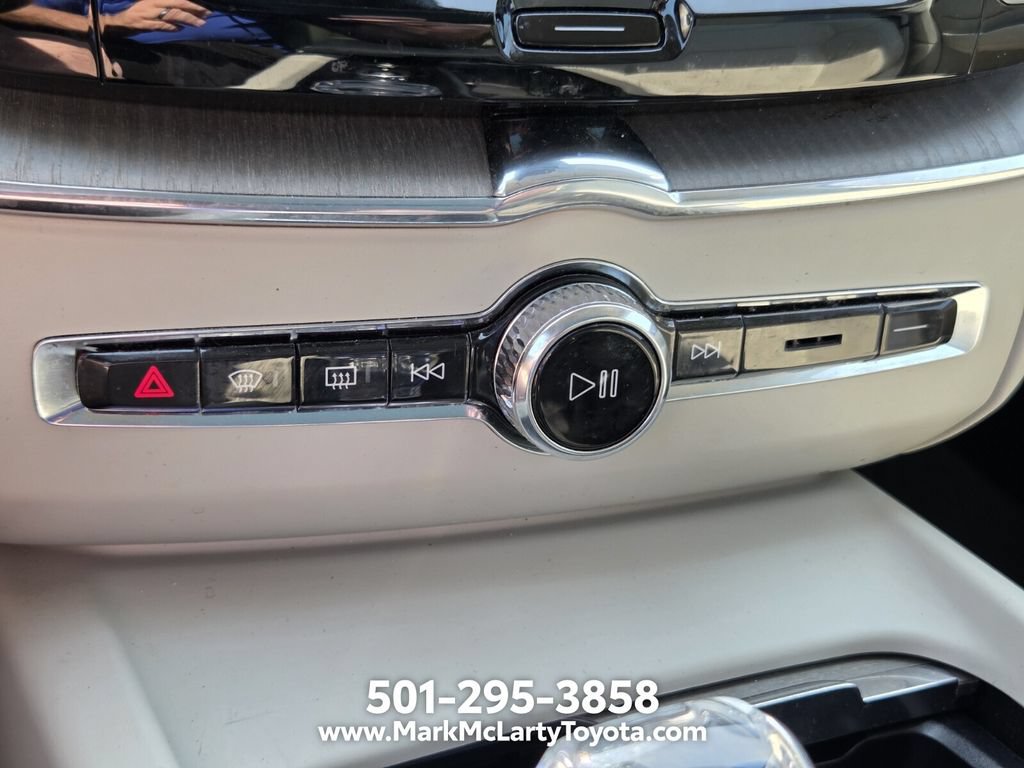 Used 2023 Volvo XC60 B5 Ultimate w/ Climate Package AWD/4WD image 24