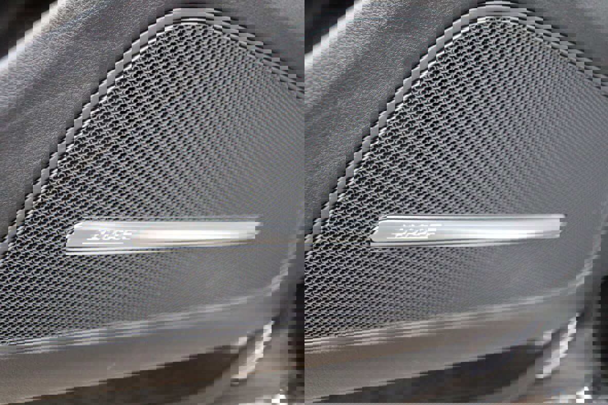 Used 2015 Audi A8 4.0T w/ Luxury Package image 16