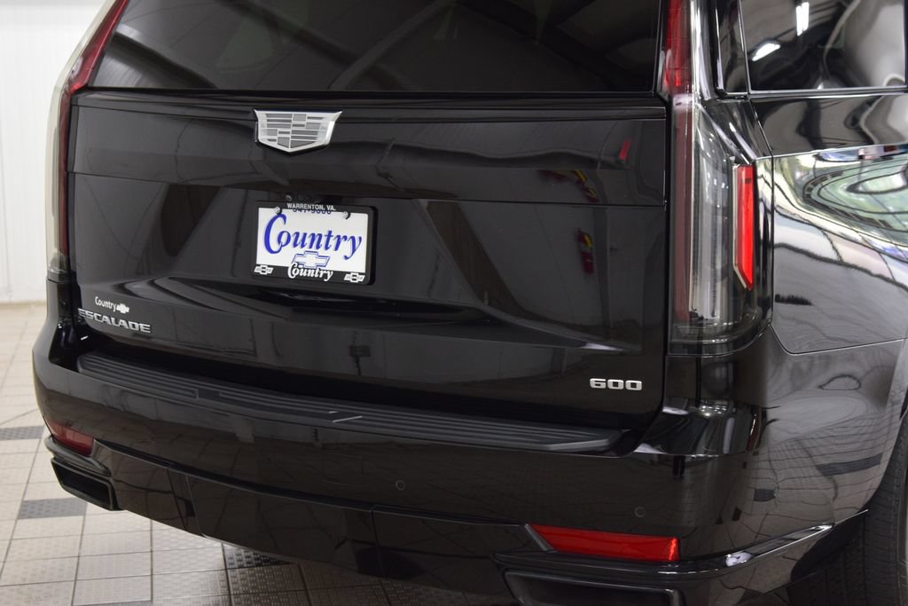 Used 2024 Cadillac Escalade Sport Platinum w/ Heavy-Duty Trailer Package AWD/4WD image 21