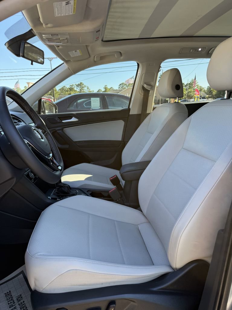 Used 2021 Volkswagen Tiguan SE w/ Panoramic Sunroof Package AWD/4WD image 17