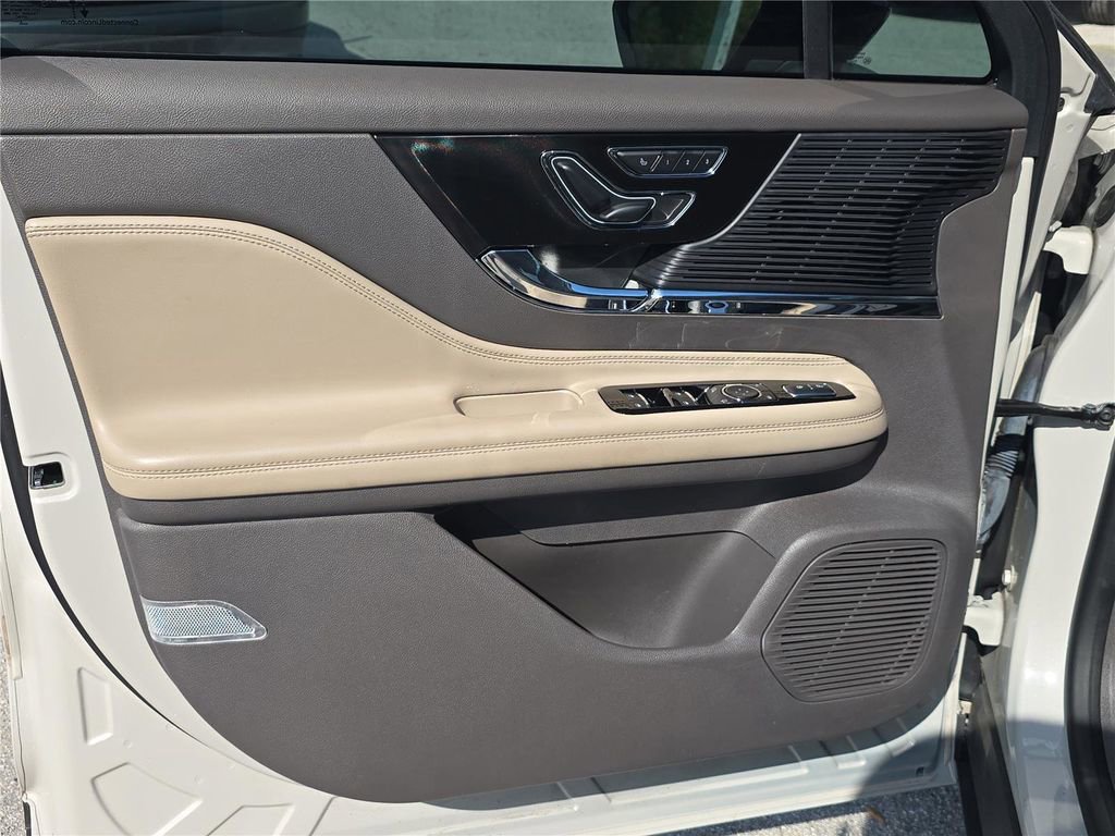 Used 2022 Lincoln Corsair FWD image 14