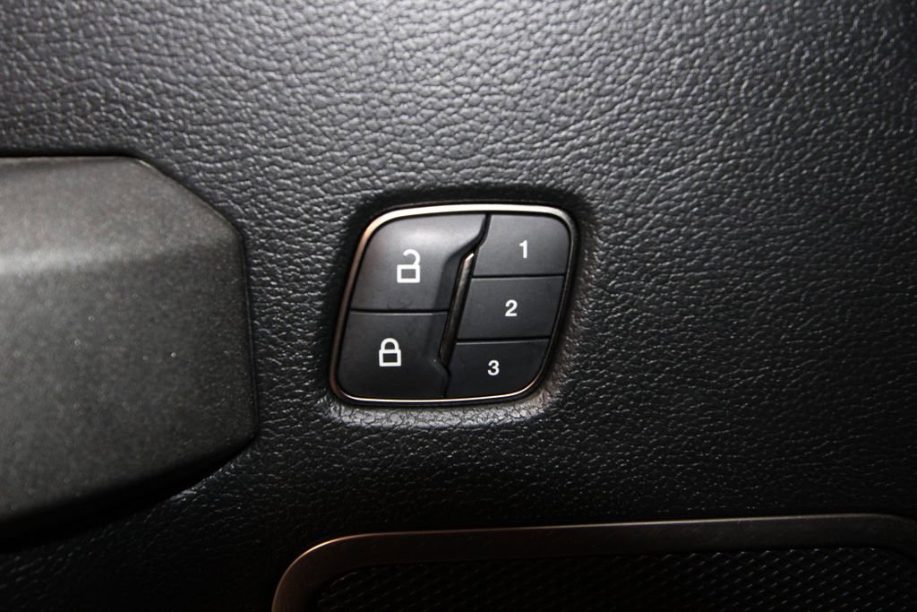 Used 2019 Ford F150 Raptor w/ Equipment Group 802A Luxury image 10