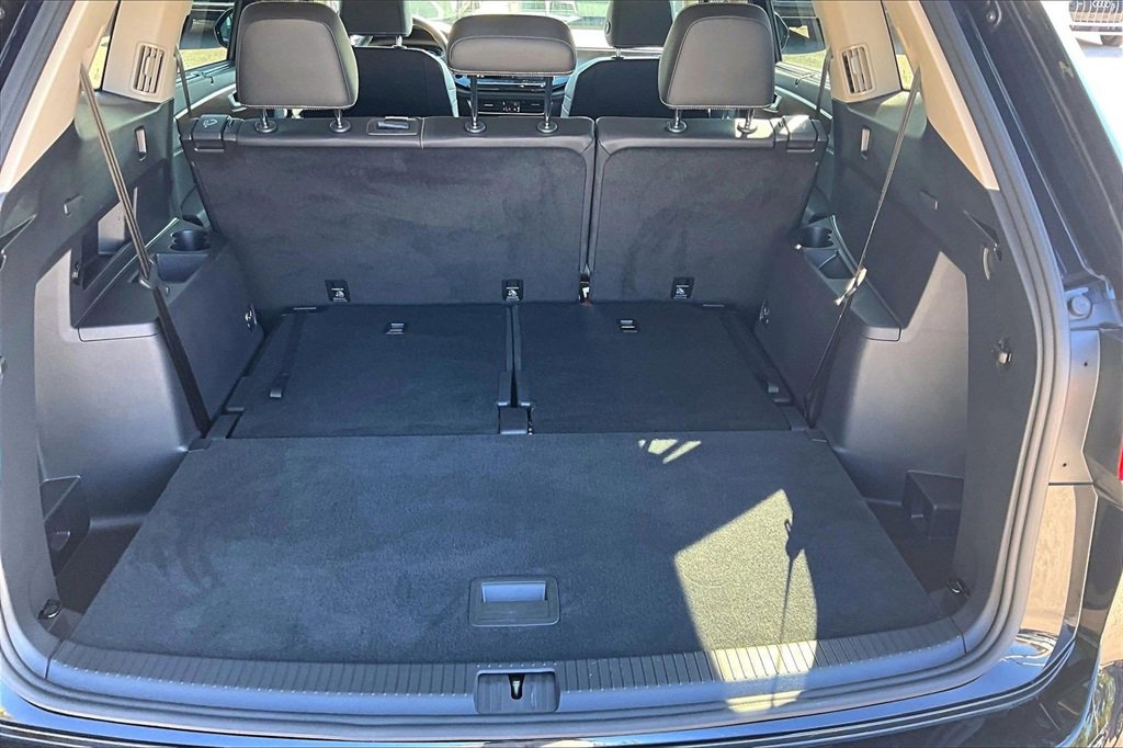 Certified 2025 Volkswagen Atlas SE w/ Black Wheel Package image 15