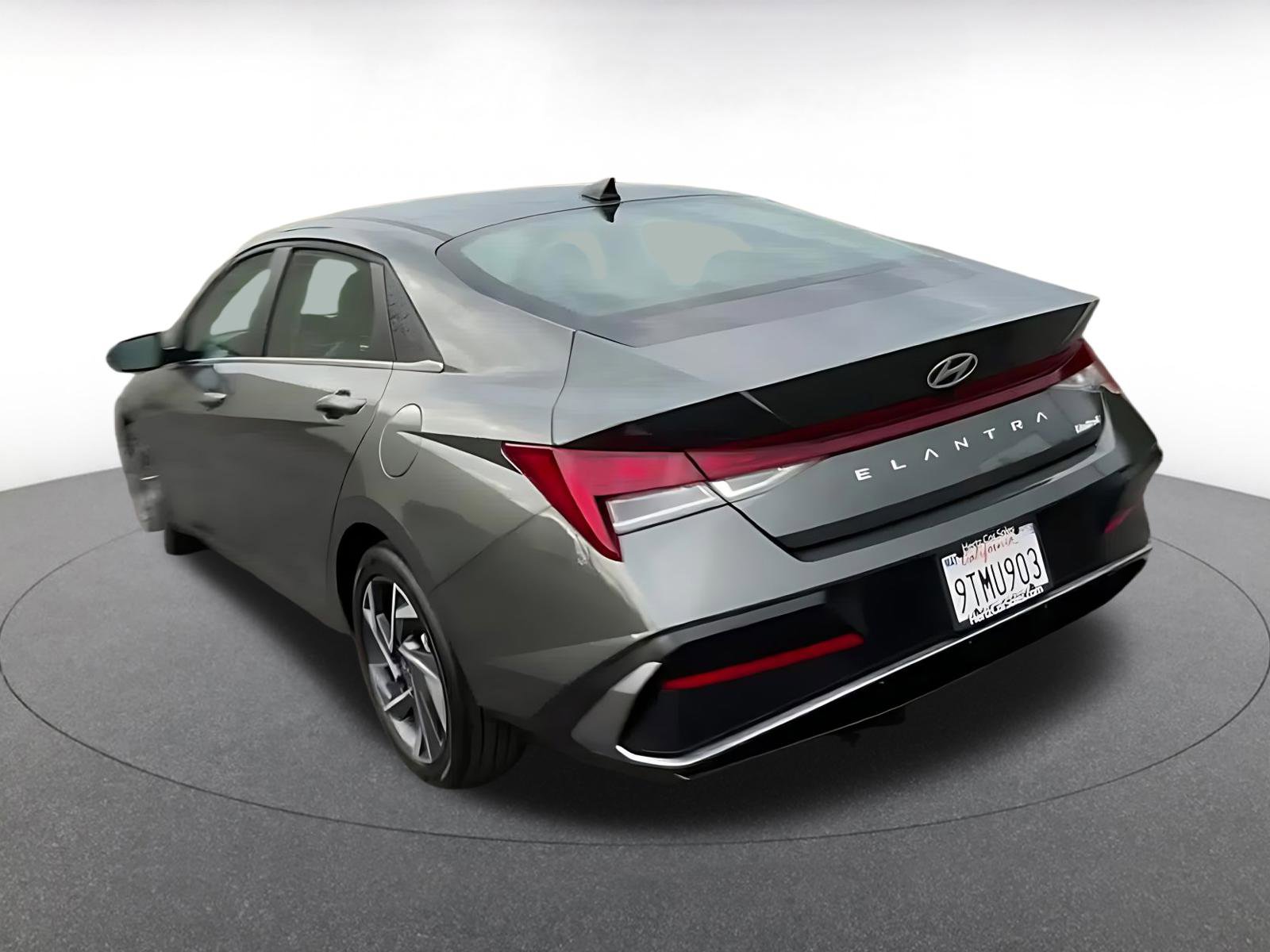 Used 2025 Hyundai Elantra Limited image 11