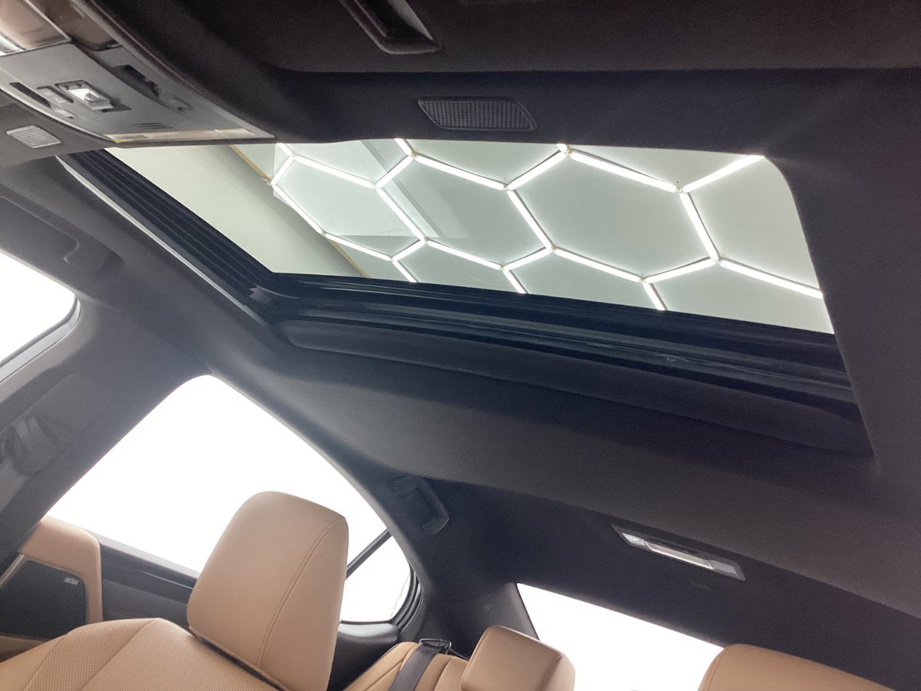 Used 2020 Lexus ES 300h w/ Premium Package image 43