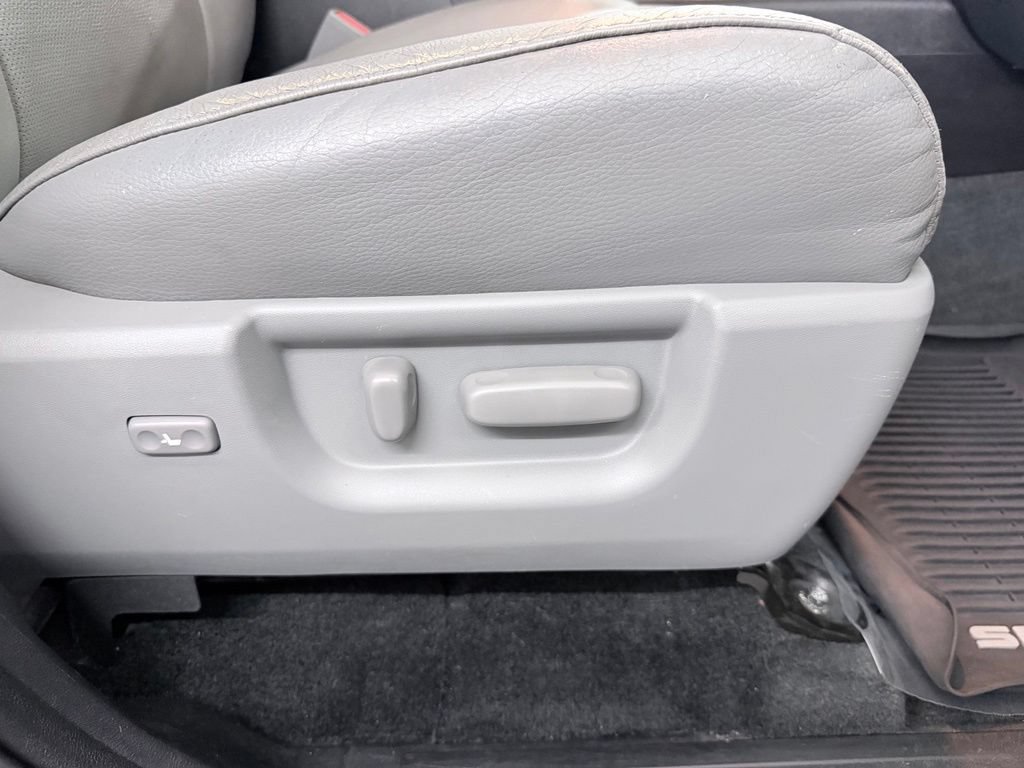 Used 2018 Toyota Sequoia Platinum AWD/4WD image 45