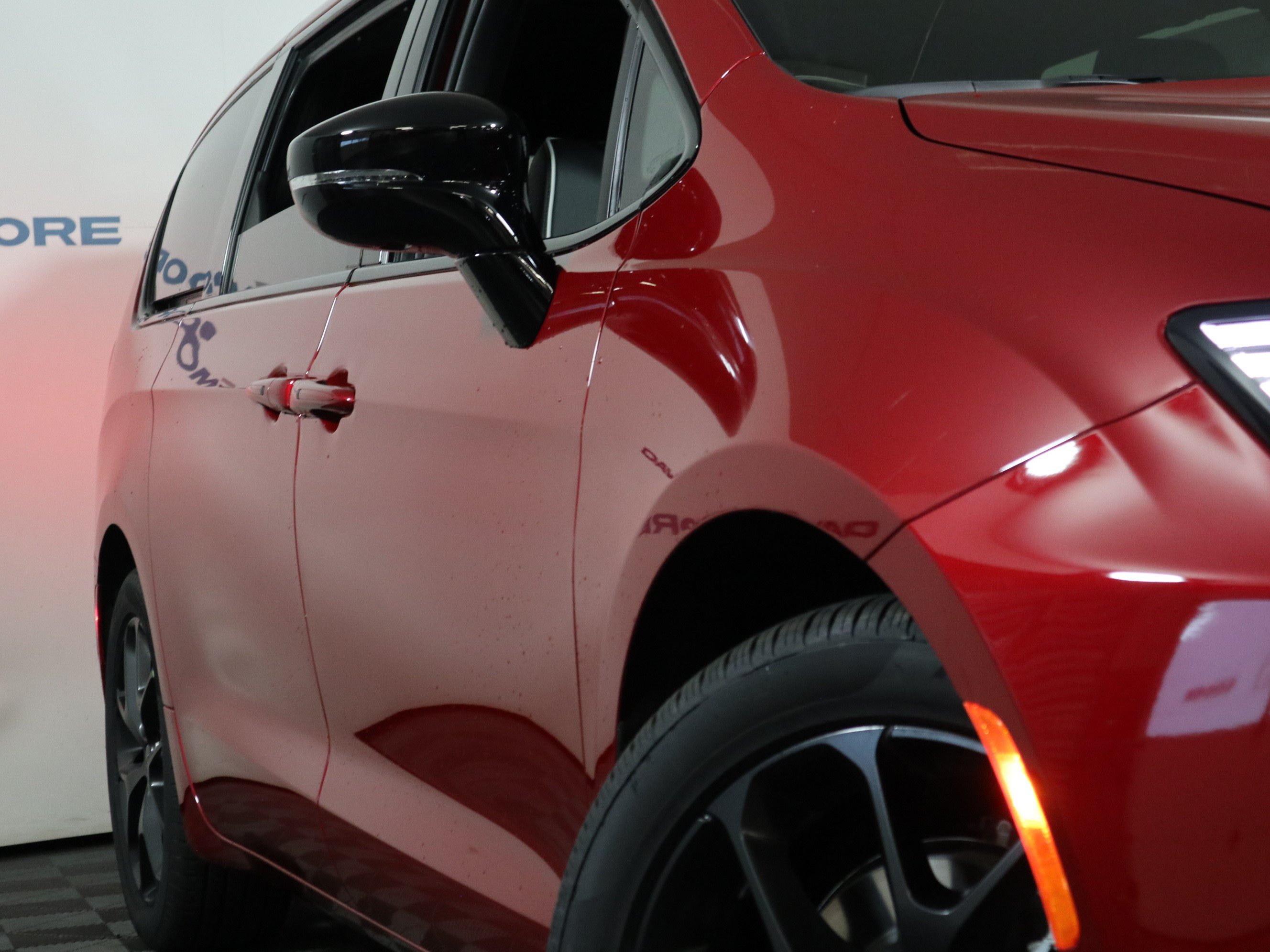 New 2027 Chrysler Pacifica Limited FWD image 3