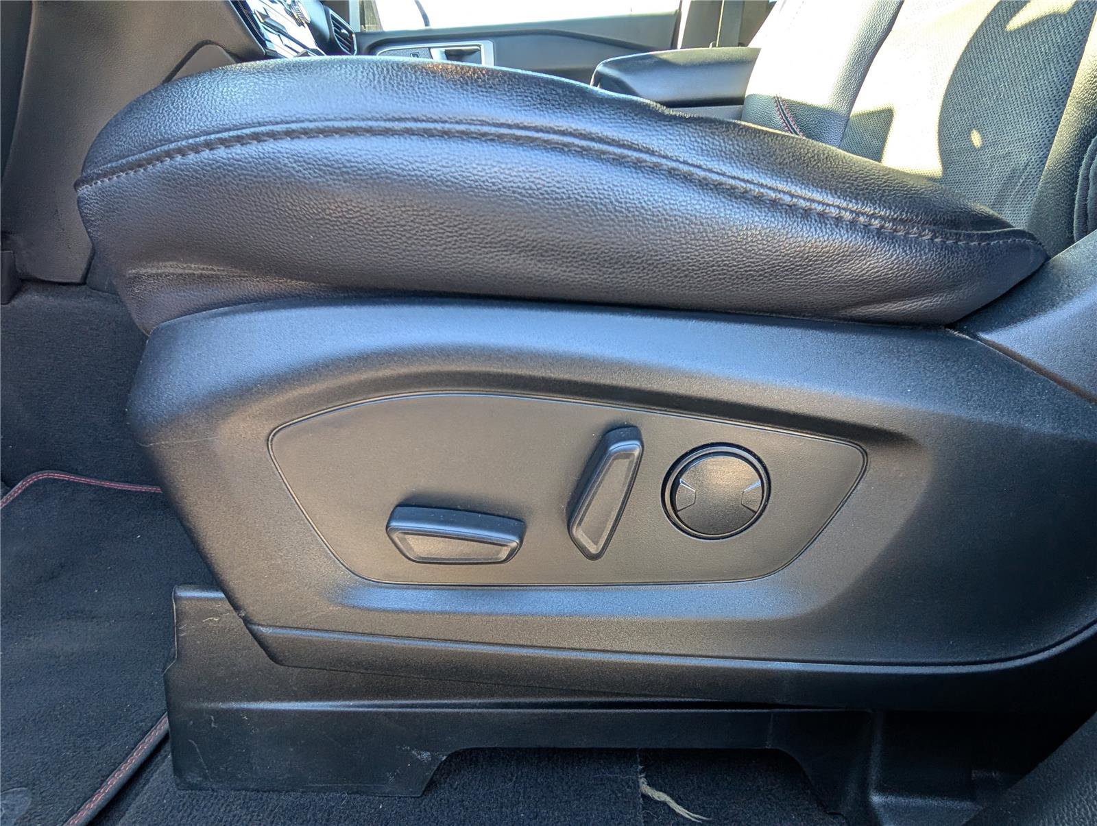 Used 2022 Ford Explorer ST-Line image 23