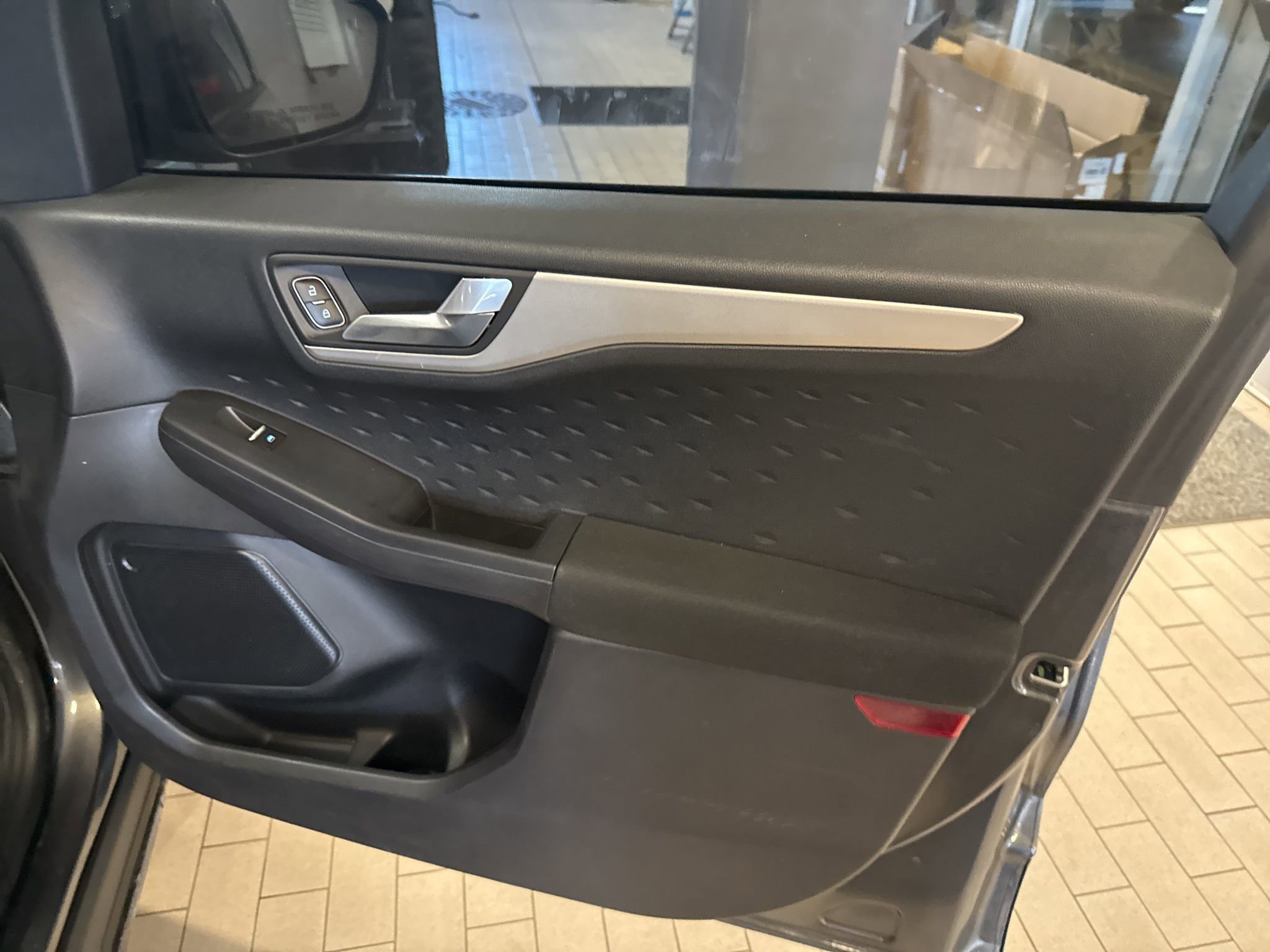 Used 2020 Ford Escape SE image 15