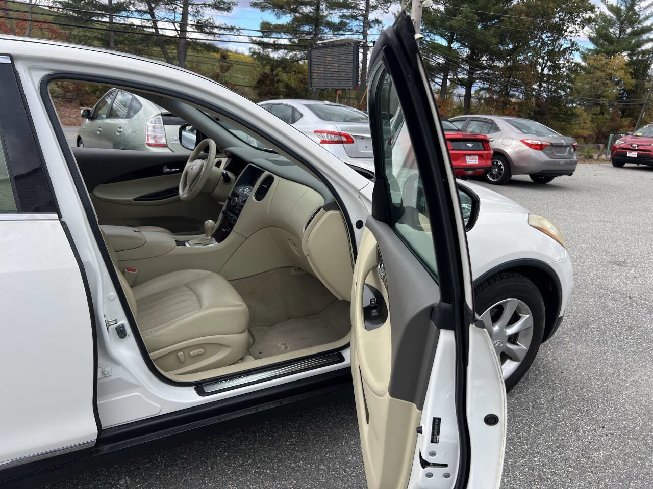 Used 2010 INFINITI EX35 Journey image 9